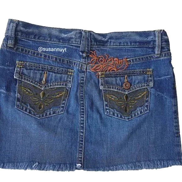 Distressed Embroidered Embellished Frayed Denim Mini Jean Skirt - Picture 7 of 7